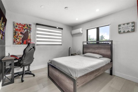 House in Miami, Florida 3 bedrooms, 196.67 sq.m. № 2067434 - photo 22