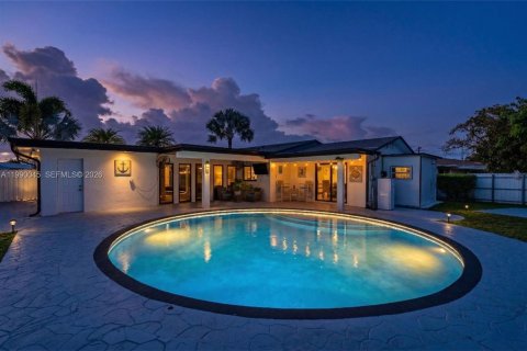 House in Miami, Florida 3 bedrooms, 196.67 sq.m. № 2067434