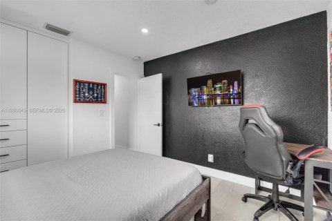 House in Miami, Florida 3 bedrooms, 196.67 sq.m. № 2067434 - photo 23