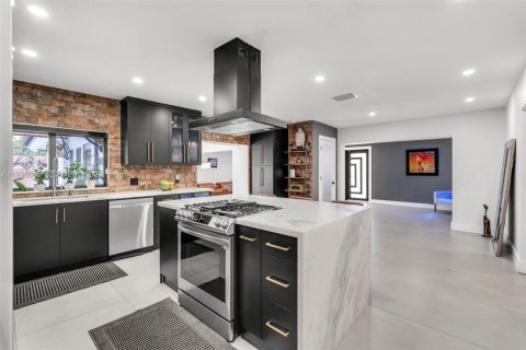 House in Miami, Florida 3 bedrooms, 196.67 sq.m. № 2067434 - photo 11