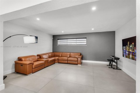 House in Miami, Florida 3 bedrooms, 196.67 sq.m. № 2067434 - photo 18