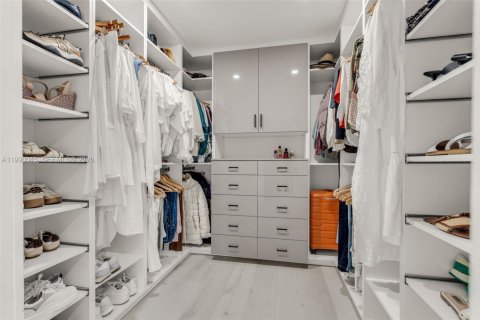 House in Miami, Florida 3 bedrooms, 196.67 sq.m. № 2067434 - photo 29