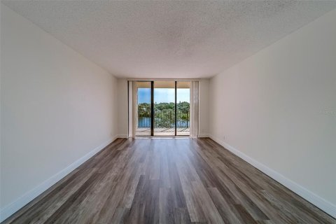 Condo in Belleair, Florida, 2 bedrooms № 2235590 - photo 21