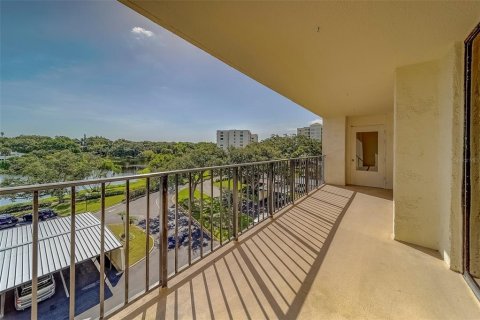 Condo in Belleair, Florida, 2 bedrooms № 2235590 - photo 2