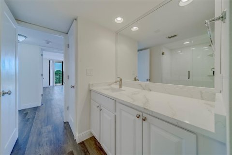 Condo in Belleair, Florida, 2 bedrooms № 2235590 - photo 28