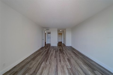 Condo in Belleair, Florida, 2 bedrooms № 2235590 - photo 23
