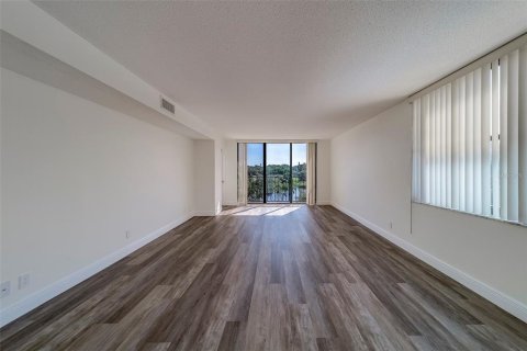 Condo in Belleair, Florida, 2 bedrooms № 2235590 - photo 14