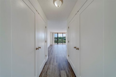 Condo in Belleair, Florida, 2 bedrooms № 2235590 - photo 19