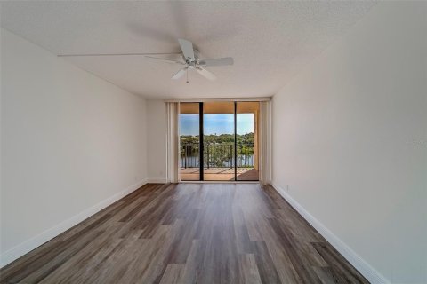 Condo in Belleair, Florida, 2 bedrooms № 2235590 - photo 30