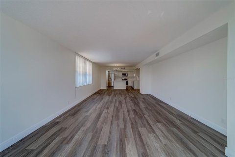 Condo in Belleair, Florida, 2 bedrooms № 2235590 - photo 15