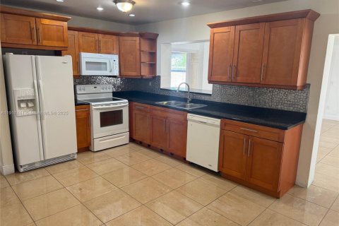 House in Miami, Florida 3 bedrooms, 131.92 sq.m. № 1974074 - photo 10