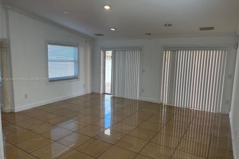 House in Miami, Florida 3 bedrooms, 131.92 sq.m. № 1974074 - photo 8