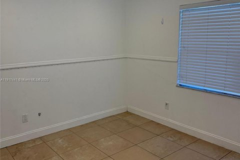 House in Miami, Florida 3 bedrooms, 131.92 sq.m. № 1974074 - photo 17
