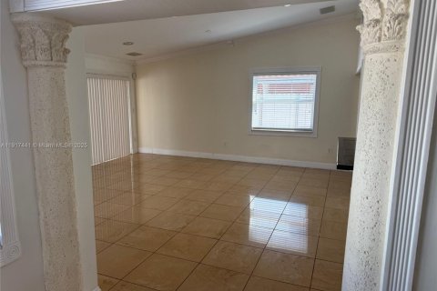 House in Miami, Florida 3 bedrooms, 131.92 sq.m. № 1974074 - photo 7