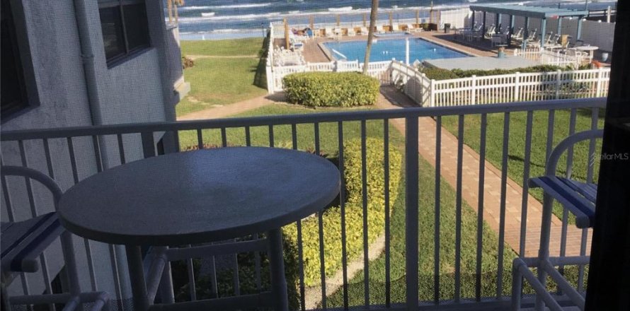 Condo in New Smyrna Beach, Florida, 2 bedrooms  № 2108436