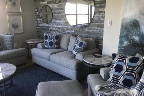 Condo in New Smyrna Beach, Florida, 2 bedrooms  № 2108436 - photo 4