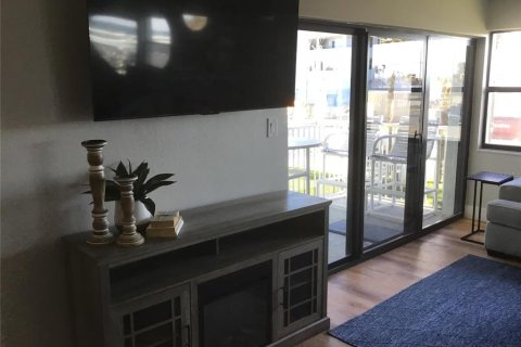 Condo in New Smyrna Beach, Florida, 2 bedrooms  № 2108436 - photo 3