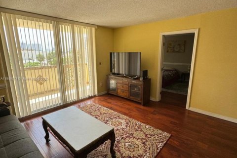 Снять в аренду кондоминиум в Халландейл-Бич, Флорида 2 спальни, 102.19м2, № 1965399 - фото 8