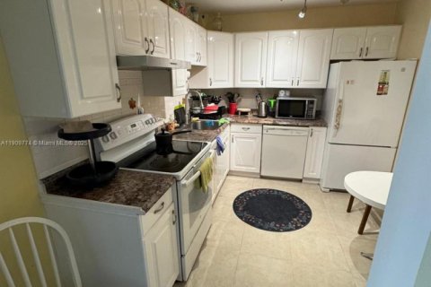 Снять в аренду кондоминиум в Халландейл-Бич, Флорида 2 спальни, 102.19м2, № 1965399 - фото 5