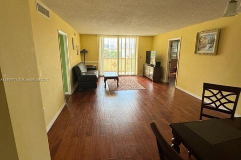 Снять в аренду кондоминиум в Халландейл-Бич, Флорида 2 спальни, 102.19м2, № 1965399 - фото 6