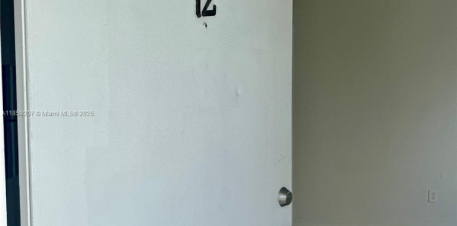 Condo in Miami, Florida, 1 bedroom № 1887478