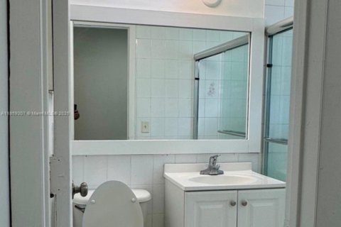 Condominio en alquiler en Miami, Florida, 1 dormitorio, 622.63 m2 № 1887478 - foto 8