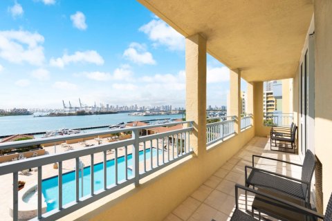 Condo in Miami Beach, Florida, 2 bedrooms  № 2026782 - photo 18