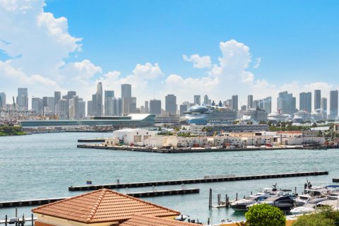 Condo in Miami Beach, Florida, 2 bedrooms  № 2026782 - photo 8