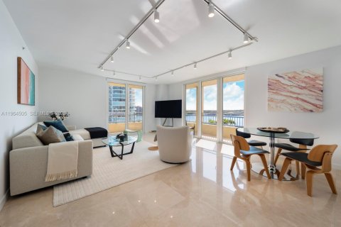 Condo in Miami Beach, Florida, 2 bedrooms  № 2026782 - photo 3