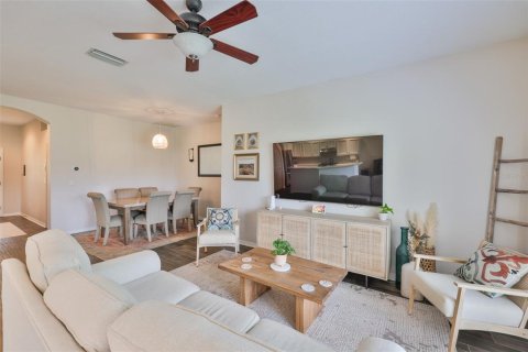 Villa ou maison à vendre à Valrico, Floride: 3 chambres, 144.46 m2 № 1725669 - photo 13