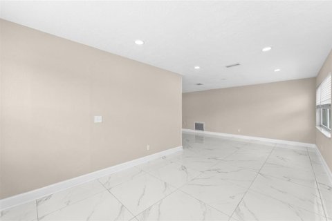 House in Tampa, Florida 3 bedrooms, 143.35 sq.m. № 1853621 - photo 16