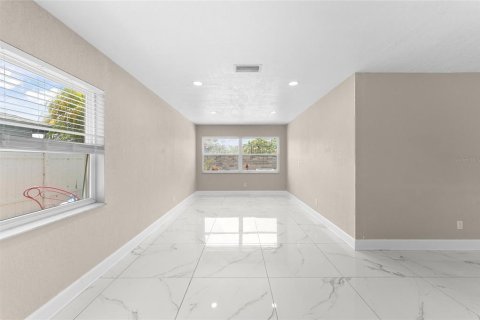 House in Tampa, Florida 3 bedrooms, 143.35 sq.m. № 1853621 - photo 20
