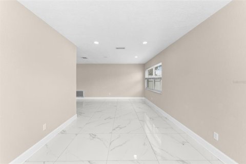 House in Tampa, Florida 3 bedrooms, 143.35 sq.m. № 1853621 - photo 18
