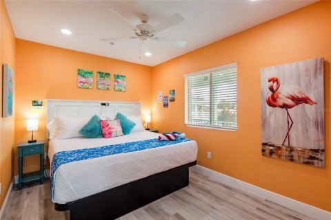 Propiedad comercial en venta en Saint Pete Beach, Florida, 648.09 m2 № 1810638 - foto 6