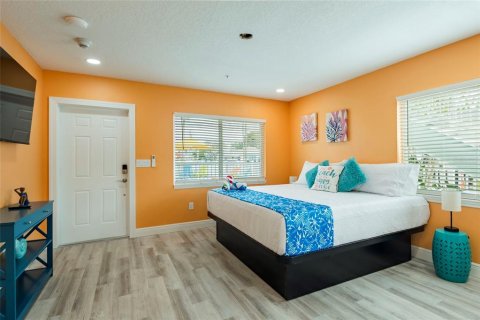 Propiedad comercial en venta en Saint Pete Beach, Florida, 648.09 m2 № 1810638 - foto 19