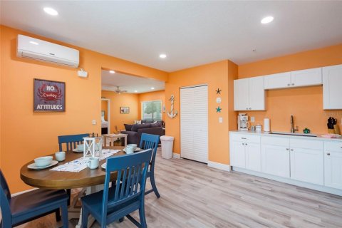 Propiedad comercial en venta en Saint Pete Beach, Florida, 648.09 m2 № 1810638 - foto 13