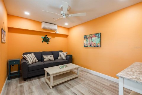 Propiedad comercial en venta en Saint Pete Beach, Florida, 648.09 m2 № 1810638 - foto 23
