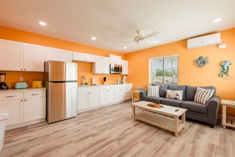 Propiedad comercial en venta en Saint Pete Beach, Florida, 648.09 m2 № 1810638 - foto 17