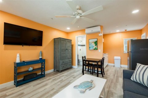 Propiedad comercial en venta en Saint Pete Beach, Florida, 648.09 m2 № 1810638 - foto 28