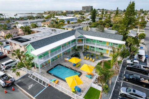 Propiedad comercial en venta en Saint Pete Beach, Florida, 648.09 m2 № 1810638 - foto 2