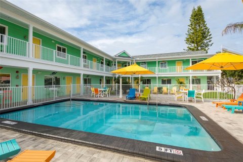 Propiedad comercial en venta en Saint Pete Beach, Florida, 648.09 m2 № 1810638 - foto 1