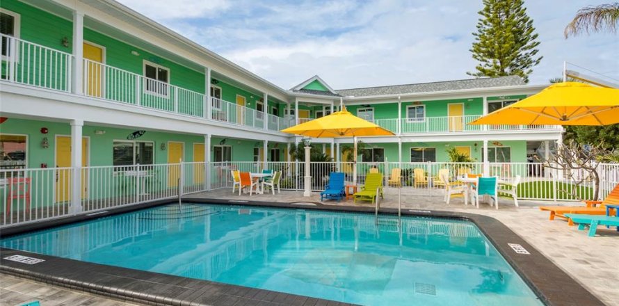 Propiedad comercial en Saint Pete Beach, Florida 648.09 m2 № 1810638