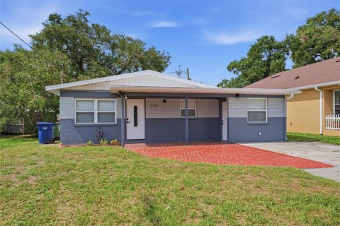 House in Tampa, Florida 4 bedrooms, 155.89 sq.m. № 2217127 - photo 4