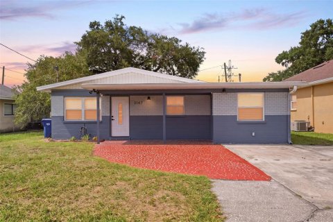 House in Tampa, Florida 4 bedrooms, 155.89 sq.m. № 2217127