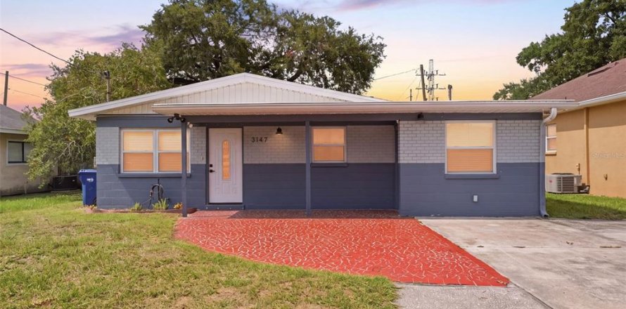 House in Tampa, Florida 4 bedrooms, 155.89 sq.m. № 2217127