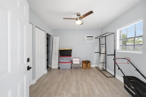 House in Tampa, Florida 4 bedrooms, 155.89 sq.m. № 2217127 - photo 22