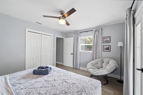 House in Tampa, Florida 4 bedrooms, 155.89 sq.m. № 2217127 - photo 21