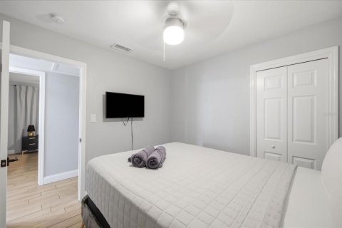 House in Tampa, Florida 4 bedrooms, 155.89 sq.m. № 2217127 - photo 19