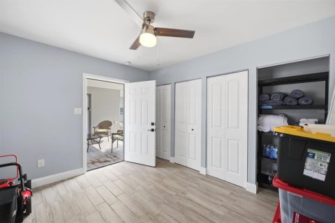 House in Tampa, Florida 4 bedrooms, 155.89 sq.m. № 2217127 - photo 23