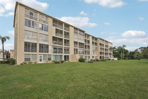 Condo in Bradenton, Florida, 2 bedrooms  № 1904334 - photo 25
